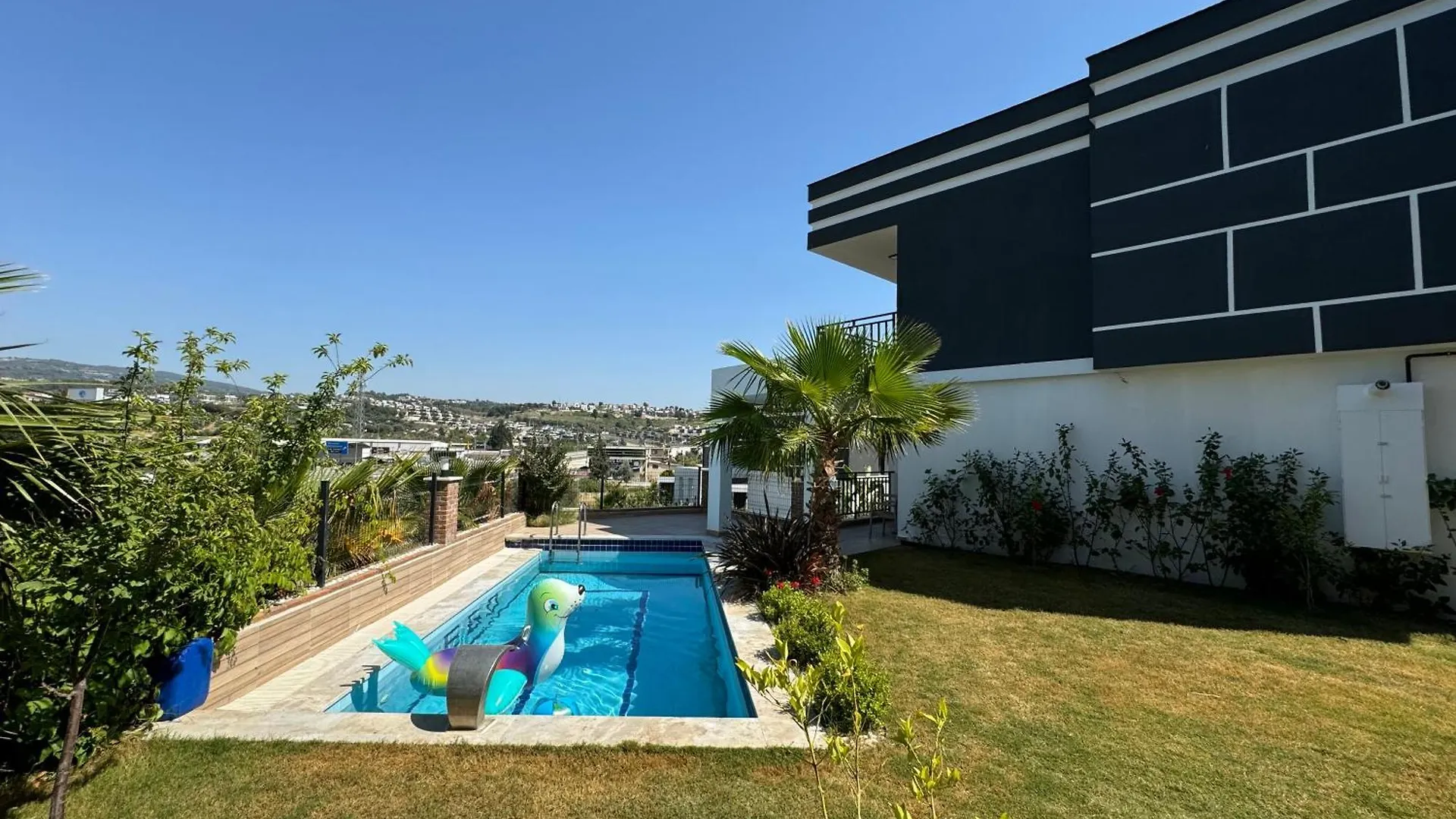 Isitmali Havuzlu Lueks Villa Kusadası